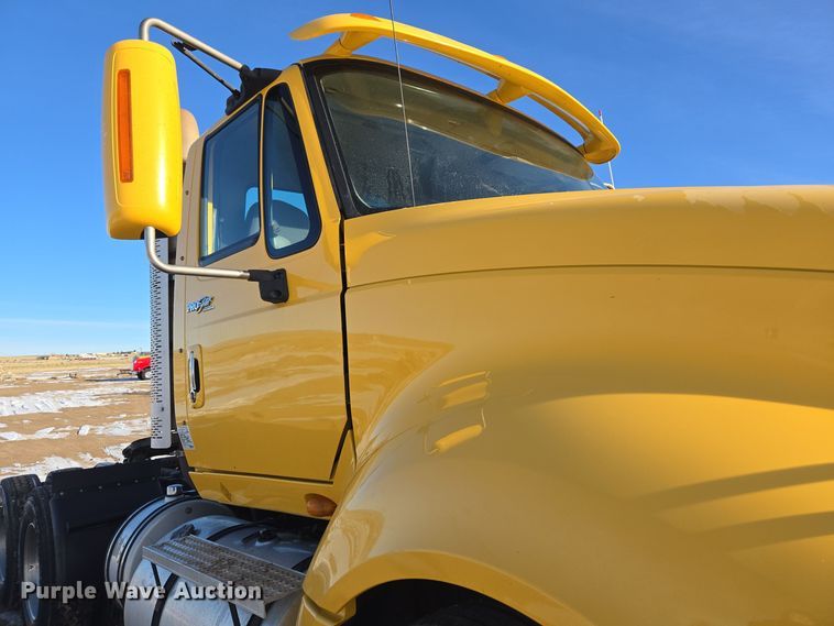 image for item DT7020 2011 International Prostar Premium truck