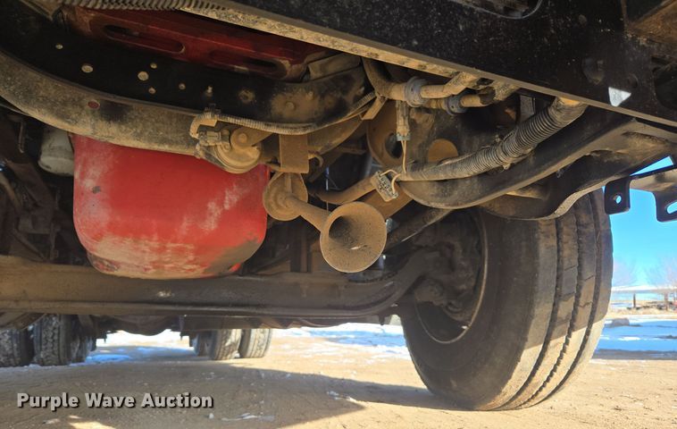 image for item DT7020 2011 International Prostar Premium truck