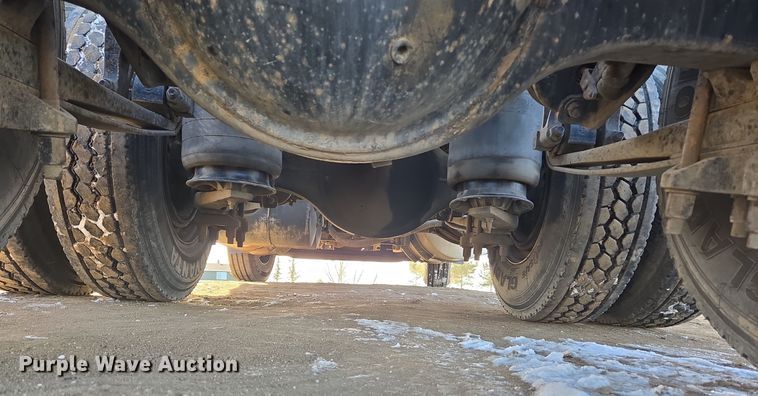 image for item DT7020 2011 International Prostar Premium truck