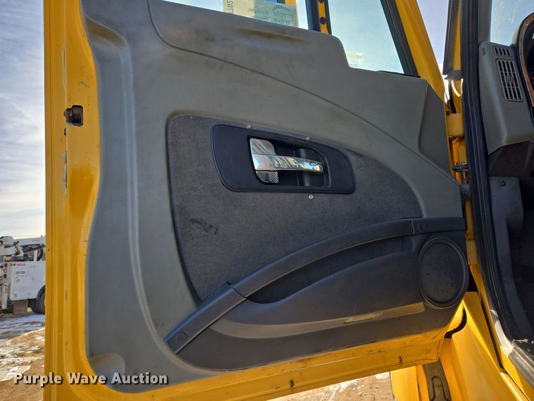 image for item DT7020 2011 International Prostar Premium truck