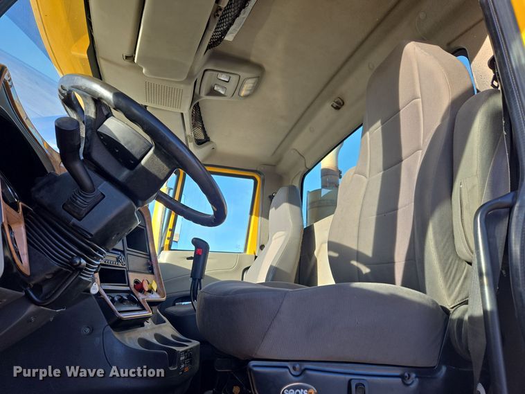 image for item DT7020 2011 International Prostar Premium truck