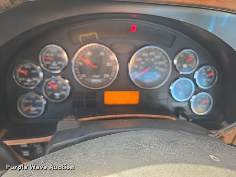 image for item DT7020 2011 International Prostar Premium truck