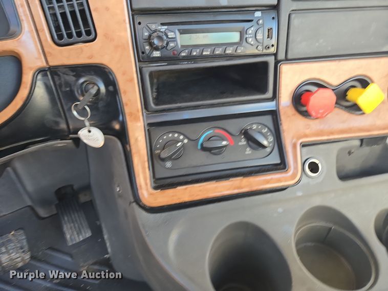 image for item DT7020 2011 International Prostar Premium truck