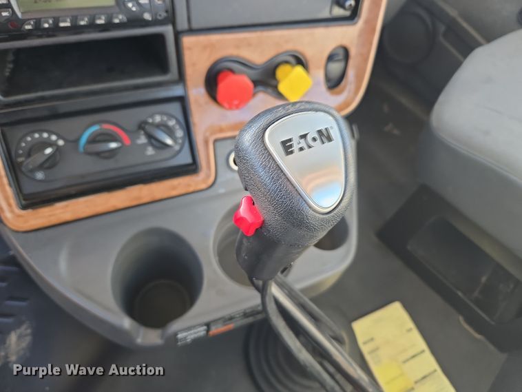 image for item DT7020 2011 International Prostar Premium truck