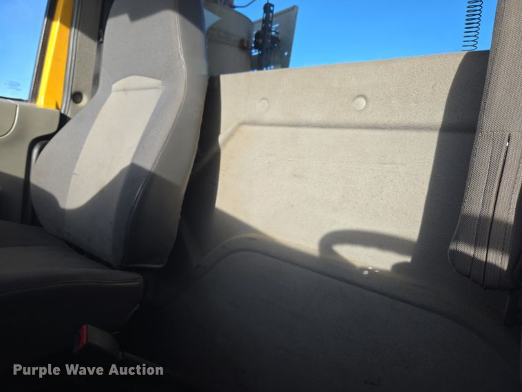 image for item DT7020 2011 International Prostar Premium truck