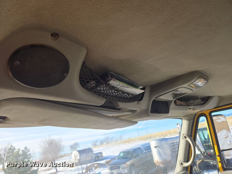 image for item DT7020 2011 International Prostar Premium truck