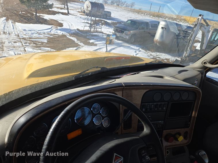 image for item DT7020 2011 International Prostar Premium truck