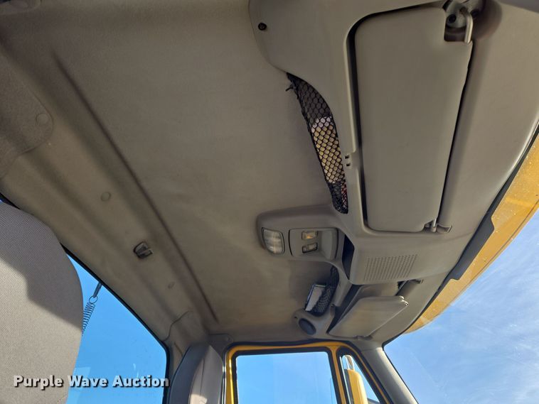 image for item DT7020 2011 International Prostar Premium truck