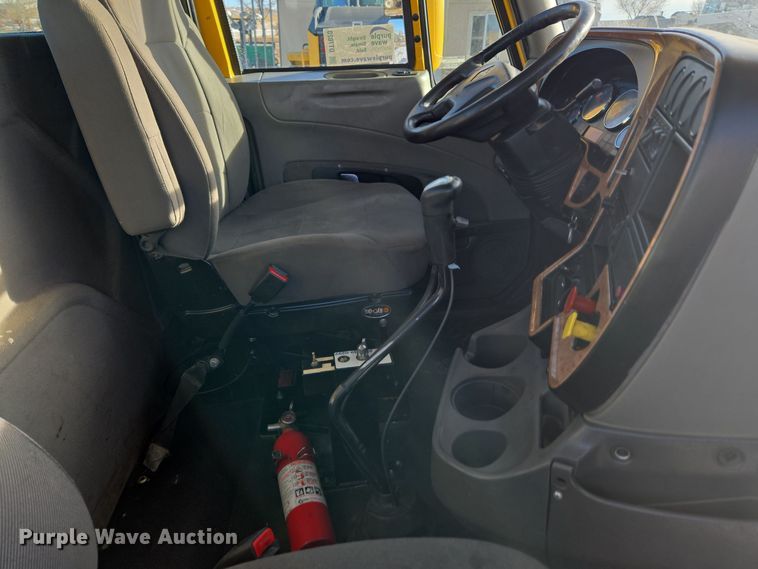 image for item DT7020 2011 International Prostar Premium truck