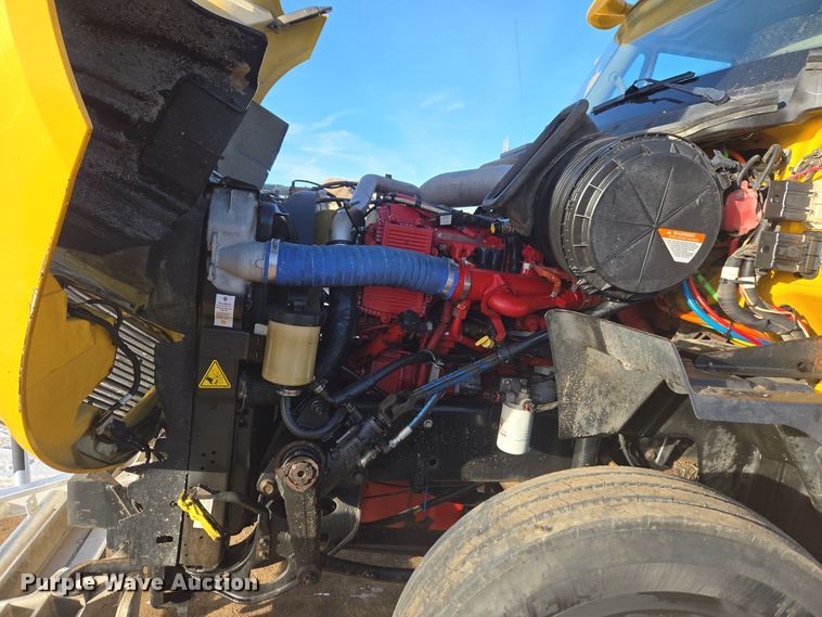 image for item DT7020 2011 International Prostar Premium truck