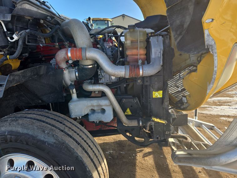 image for item DT7020 2011 International Prostar Premium truck