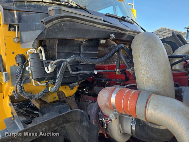 image for item DT7020 2011 International Prostar Premium truck