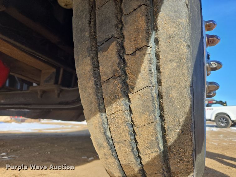 image for item DT7020 2011 International Prostar Premium truck