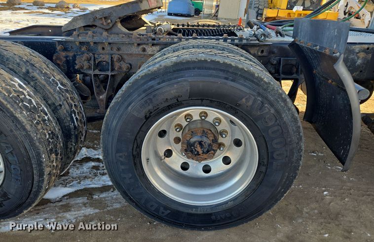 image for item DT7020 2011 International Prostar Premium truck