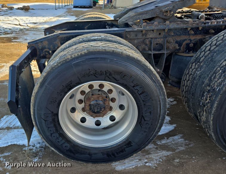 image for item DT7020 2011 International Prostar Premium truck