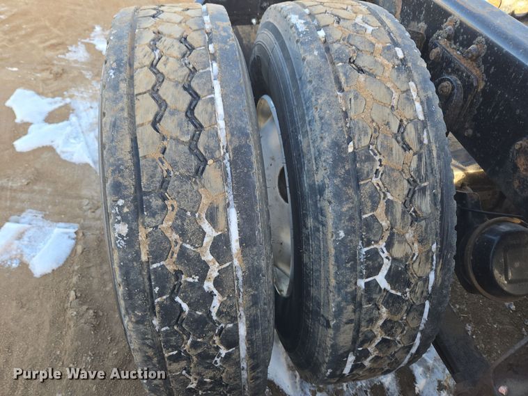 image for item DT7020 2011 International Prostar Premium truck