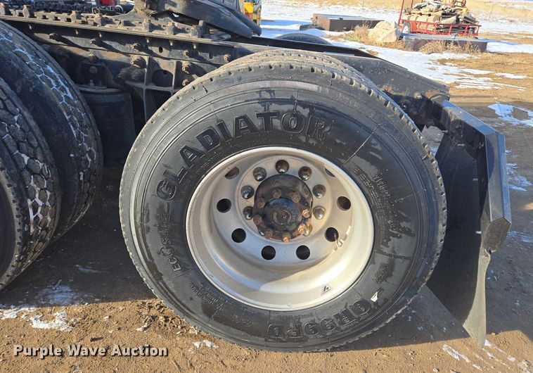 image for item DT7020 2011 International Prostar Premium truck