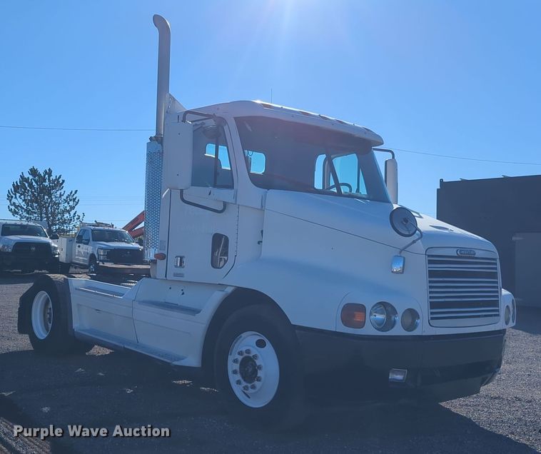 image for item EG2266 2002 Freightliner Century Class ST semi truck
