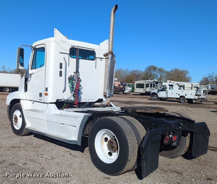 image for item EG2266 2002 Freightliner Century Class ST semi truck