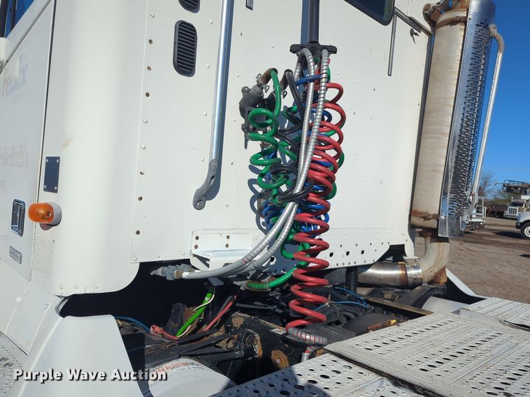 image for item EG2266 2002 Freightliner Century Class ST semi truck