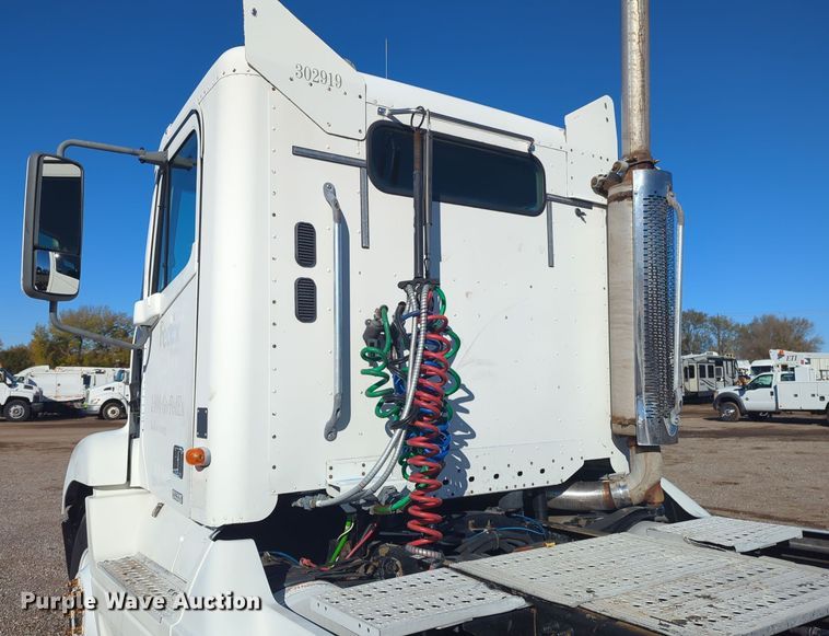 image for item EG2266 2002 Freightliner Century Class ST semi truck