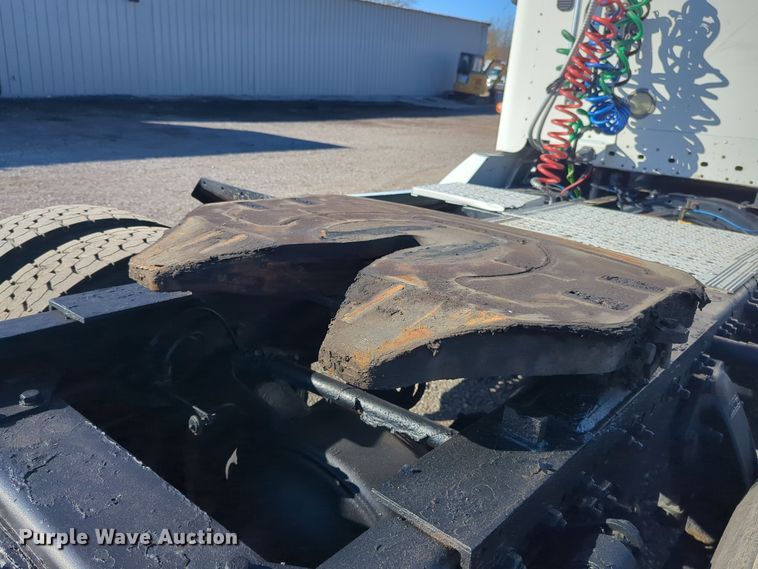 image for item EG2266 2002 Freightliner Century Class ST semi truck