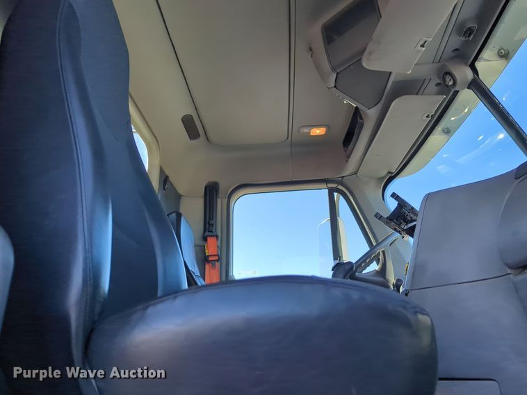 image for item EG2266 2002 Freightliner Century Class ST semi truck