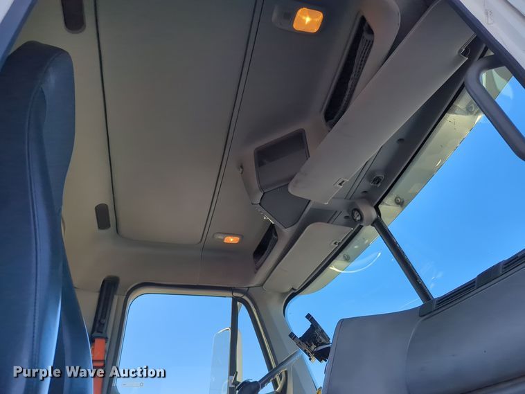 image for item EG2266 2002 Freightliner Century Class ST semi truck