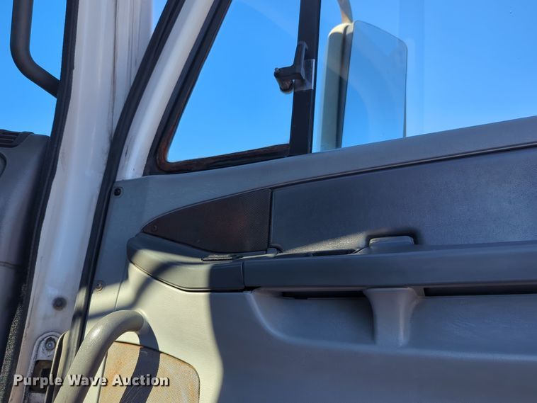 image for item EG2266 2002 Freightliner Century Class ST semi truck