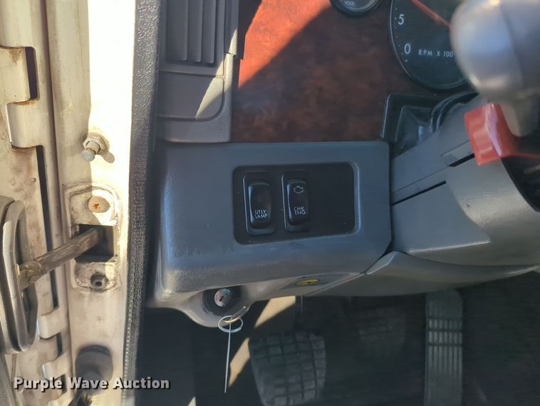 image for item EG2266 2002 Freightliner Century Class ST semi truck