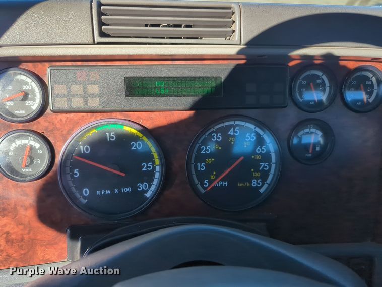 image for item EG2266 2002 Freightliner Century Class ST semi truck