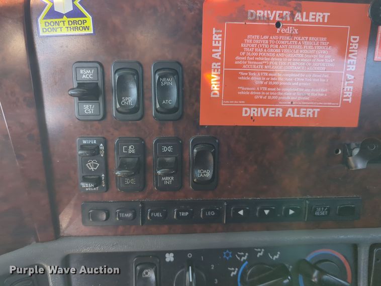 image for item EG2266 2002 Freightliner Century Class ST semi truck