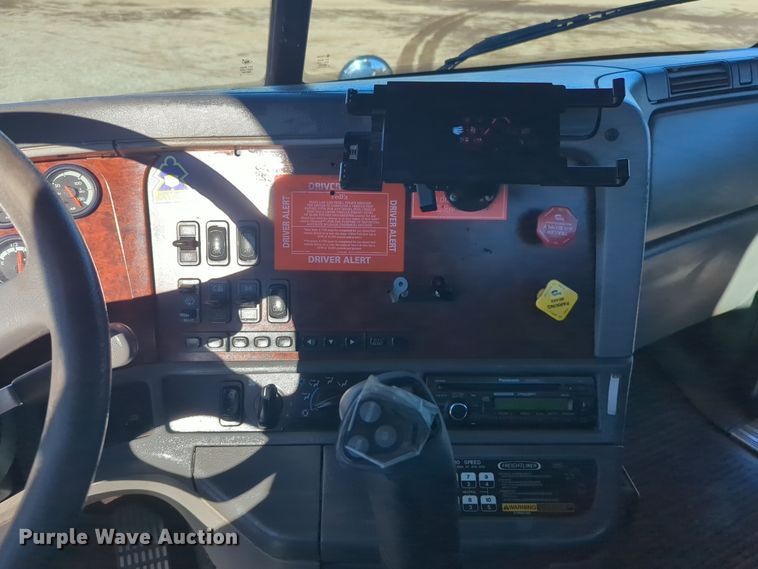 image for item EG2266 2002 Freightliner Century Class ST semi truck