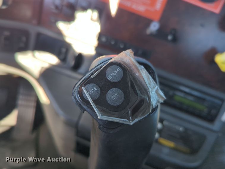 image for item EG2266 2002 Freightliner Century Class ST semi truck