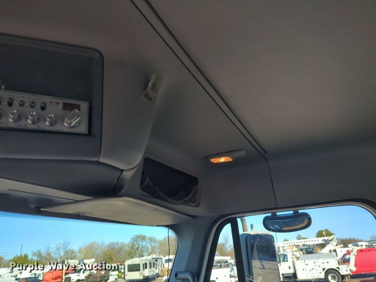 image for item EG2266 2002 Freightliner Century Class ST semi truck