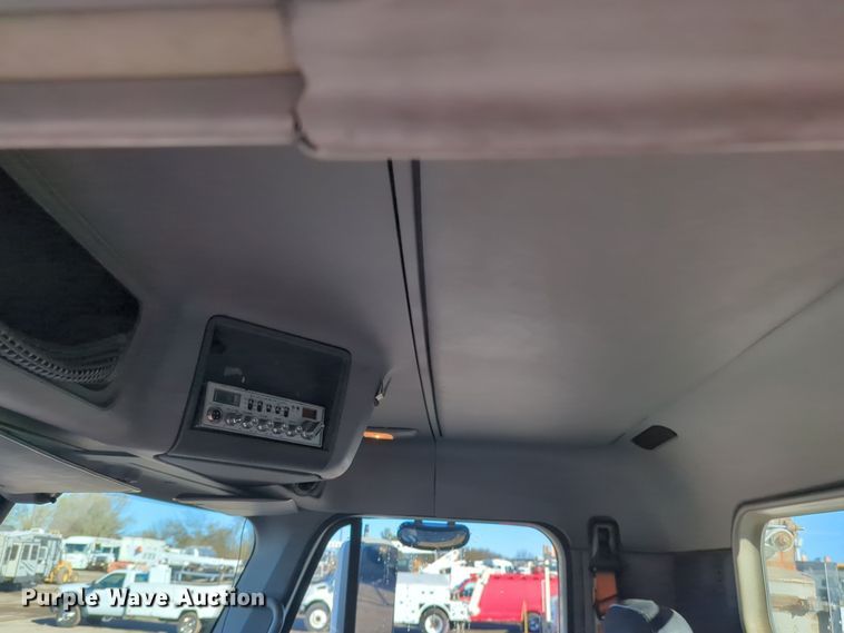 image for item EG2266 2002 Freightliner Century Class ST semi truck