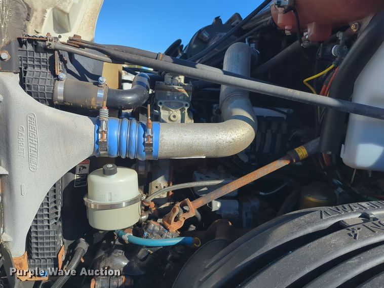 image for item EG2266 2002 Freightliner Century Class ST semi truck