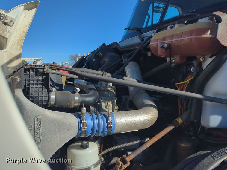 image for item EG2266 2002 Freightliner Century Class ST semi truck