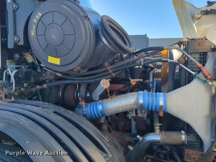 image for item EG2266 2002 Freightliner Century Class ST semi truck