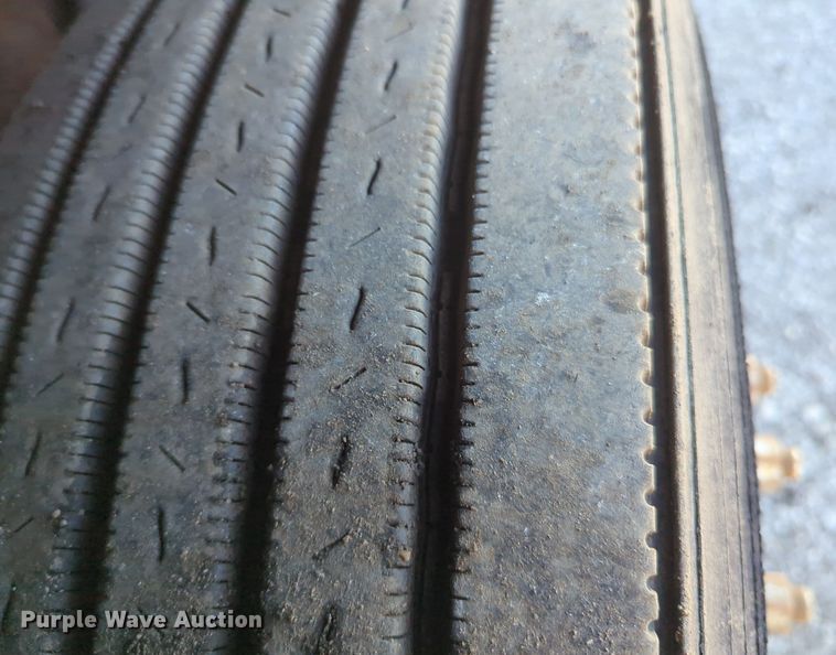 image for item EG2266 2002 Freightliner Century Class ST semi truck