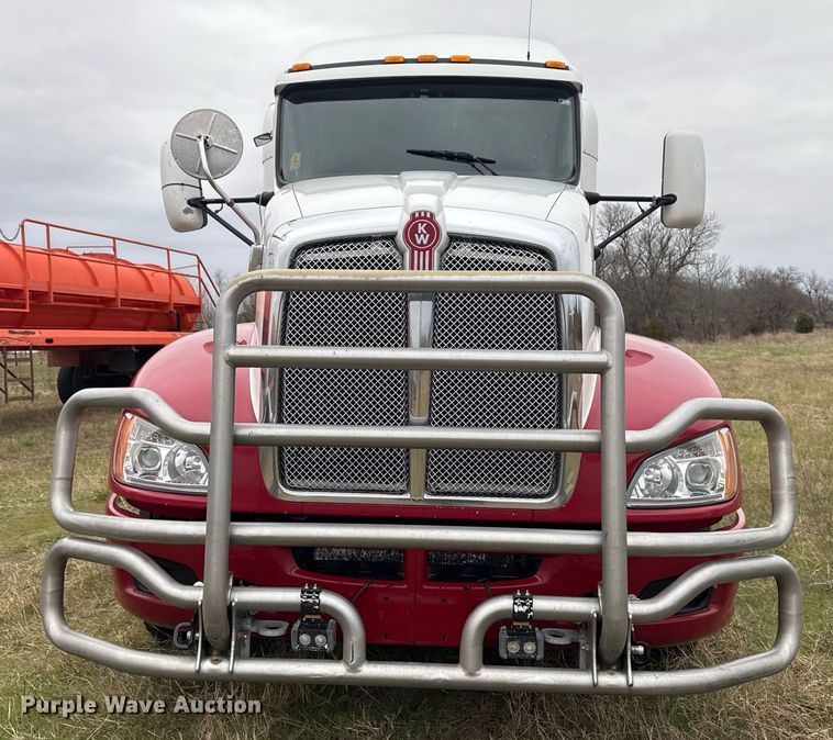 image for item EG2331 2013 Kenworth T660 semi truck