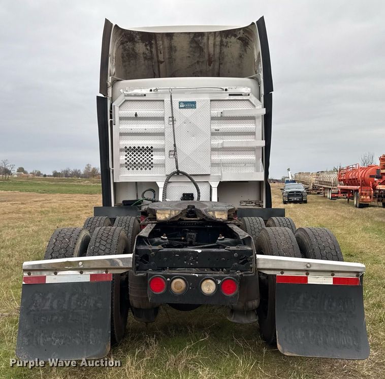 image for item EG2331 2013 Kenworth T660 semi truck