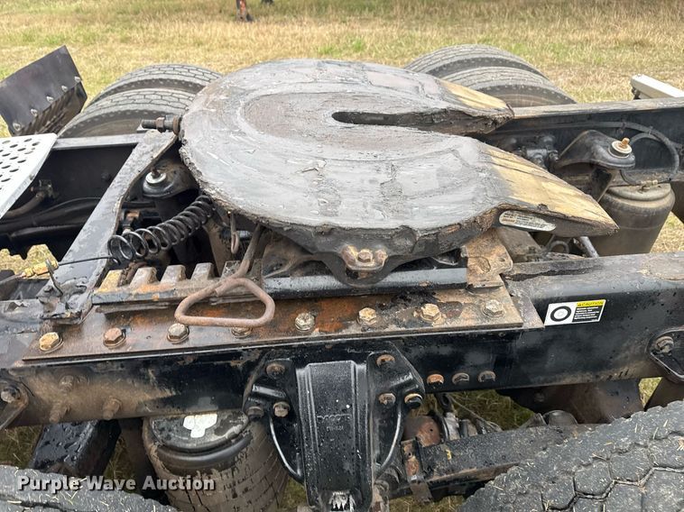 image for item EG2331 2013 Kenworth T660 semi truck