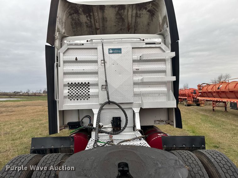 image for item EG2331 2013 Kenworth T660 semi truck