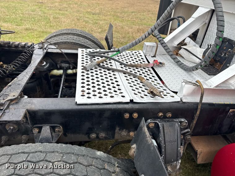 image for item EG2331 2013 Kenworth T660 semi truck