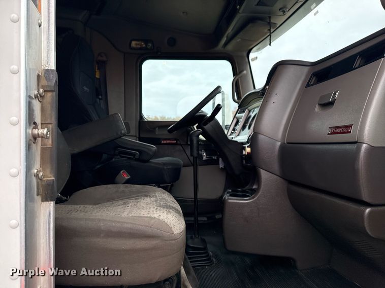 image for item EG2331 2013 Kenworth T660 semi truck