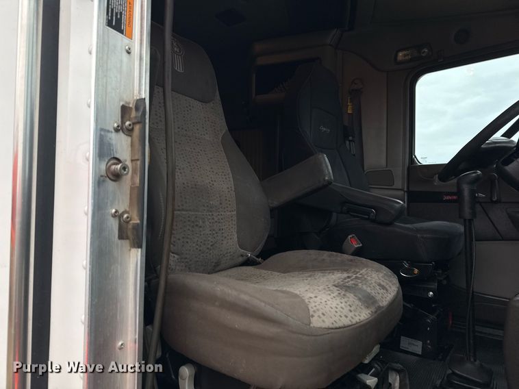 image for item EG2331 2013 Kenworth T660 semi truck