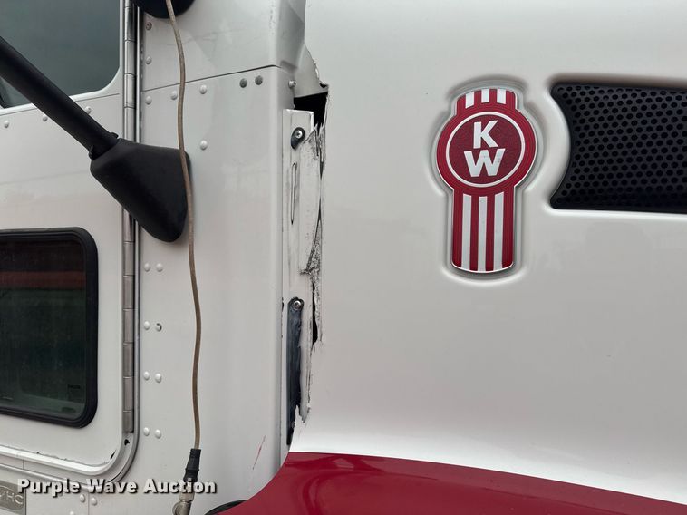 image for item EG2331 2013 Kenworth T660 semi truck