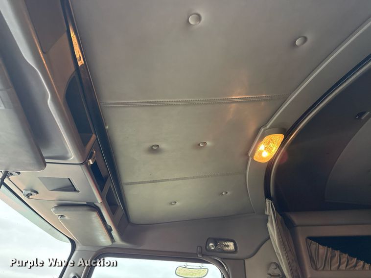 image for item EG2331 2013 Kenworth T660 semi truck