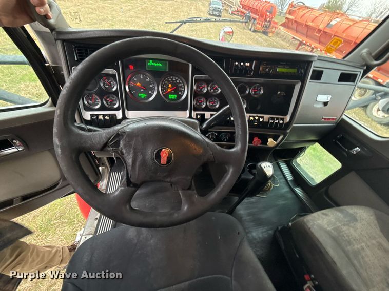 image for item EG2331 2013 Kenworth T660 semi truck